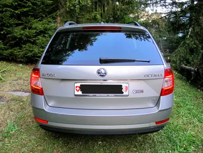 Skoda Octavia Combi 2.0 TDI Clever 4x4 — Robustesse tout-terrain et efficacité diesel — arrière