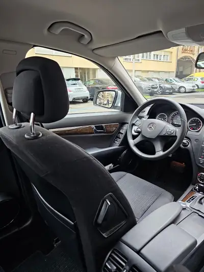 Mercedes-Benz C 180 Kompressor Elegance — Berline allemande fiable, 146 000 km, automatique — Detail
