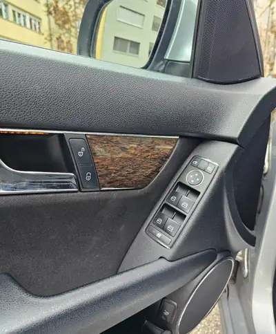 Mercedes-Benz C 180 Kompressor Elegance — Berline allemande fiable, 146 000 km, automatique — Miniatur 8