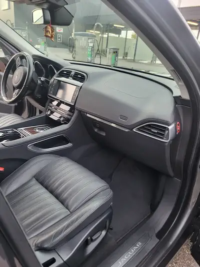 Jaguar F-Pace 2.0d Portfolio AWD — SUV diesel premium, 115'000 km, traction intégrale — arrière