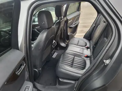 Jaguar F-Pace 2.0d Portfolio AWD — SUV diesel premium, 115'000 km, traction intégrale — détail