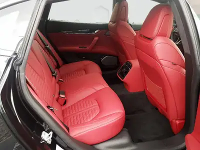 Maserati Quattroporte 3.0 V6 S Q4 — Berline de prestige, 430 ch et transmission intégrale — Innenraum