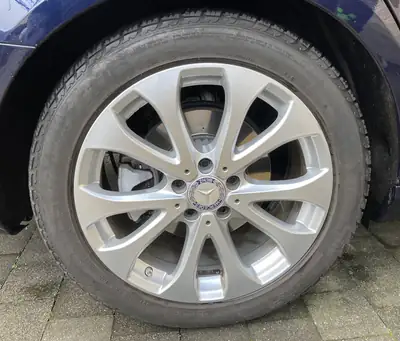 Mercedes-Benz E 220 d Swiss Star Avantgarde 4Matic — Berline break premium, diesel efficace, 99'000 km — detail
