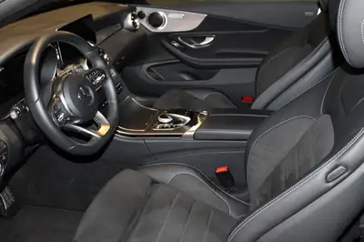 Mercedes-Benz C 200 Cabriolet 4Matic — Élégance décapotable avec transmission intégrale — intérieur