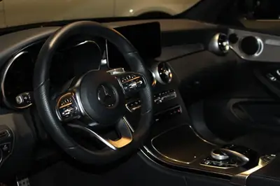 Mercedes-Benz C 200 Cabriolet 4Matic — Élégance décapotable avec transmission intégrale — tableau de bord