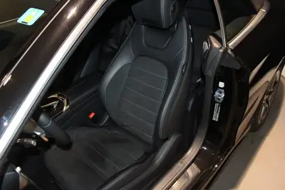 Mercedes-Benz C 200 Cabriolet 4Matic — Élégance décapotable avec transmission intégrale — Miniature 7
