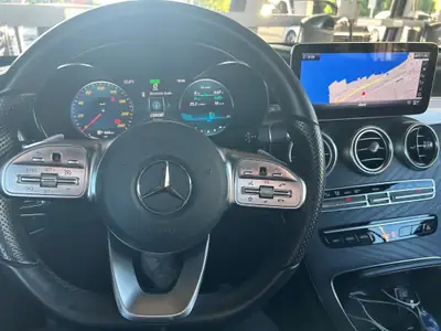 Mercedes-Benz C 200 Cabriolet 4Matic — Élégance décapotable avec transmission intégrale — Miniature 10