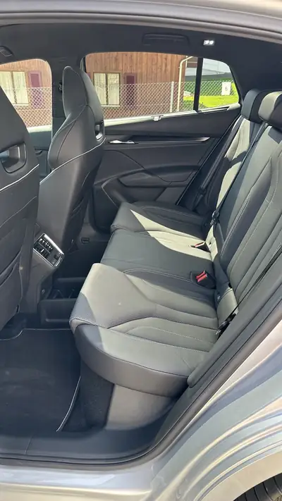 Skoda Enyaq 80x RS iV — SUV électrique haute performance, 7000 km seulement — Thumbnail 9