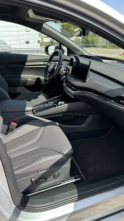 Skoda Enyaq 80x RS iV — SUV électrique haute performance, 7000 km seulement — Thumbnail 10