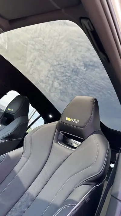 Skoda Enyaq 80x RS iV — SUV électrique haute performance, 7000 km seulement — Thumbnail 11