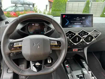 DS 3 Crossback E-Tense 136 Performance Line — SUV électrique compact, 28 000 km — fianco