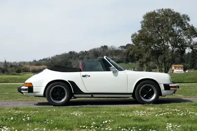 Porsche 911 Cabrio SC 3.0 — Chef-d'œuvre des années 80, entièrement restauré — interni