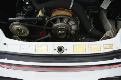 Porsche 911 Cabrio SC 3.0 — Chef-d'œuvre des années 80, entièrement restauré — Miniatura 7