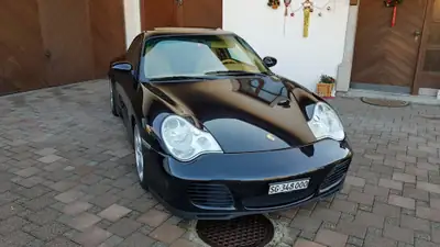 Porsche 911 Carrera 4 S — Légende sportive 2001, transmission automatique, récemment révisée — vue extérieure
