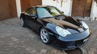 Porsche 911 Carrera 4 S — Légende sportive 2001, transmission automatique, récemment révisée — côté