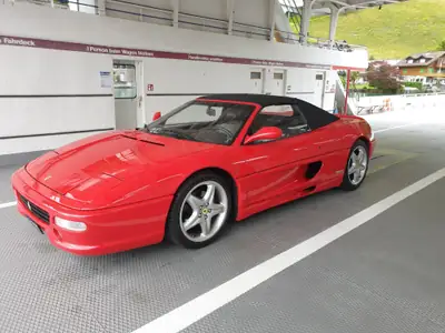 Ferrari F355 Spider — Cabriolet légendaire avec boîte F1, 380 ch de pur plaisir — vue extérieure