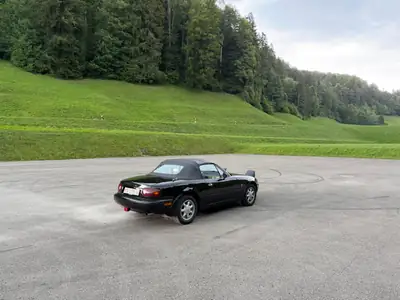 Mazda MX-5 1.6i Black Special — Roadster iconique, finition exclusive noire — interior
