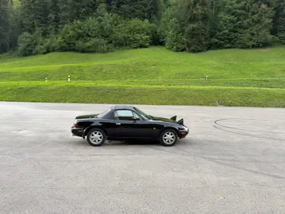 Mazda MX-5 1.6i Black Special — Roadster iconique, finition exclusive noire — Thumbnail 7
