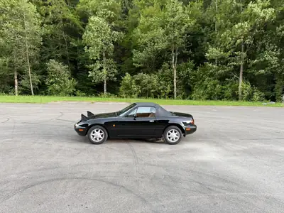 Mazda MX-5 1.6i Black Special — Roadster iconique, finition exclusive noire — Thumbnail 8