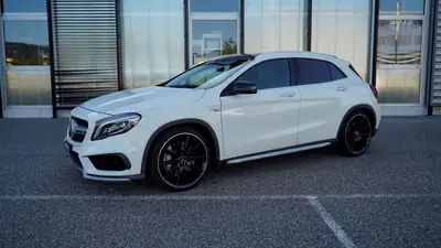 Mercedes-Benz GLA 45 AMG 4Matic — SUV haute performance, 360 ch et transmission DCT — vista esterna