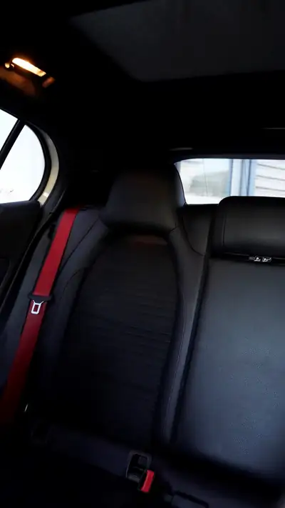 Mercedes-Benz GLA 45 AMG 4Matic — SUV haute performance, 360 ch et transmission DCT — Miniatura 7