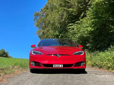 Tesla Model S 90D — Berline électrique haute performance, 138 500 km, garantie batterie — Seitenansicht