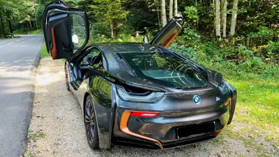 BMW i8 Coupé — Hybride rechargeable sportif, 28'000 km, édition collector — Miniatur 8