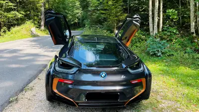 BMW i8 Coupé — Hybride rechargeable sportif, 28'000 km, édition collector — Miniatur 9