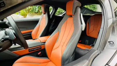 BMW i8 Coupé — Hybride rechargeable sportif, 28'000 km, édition collector — Miniatur 17