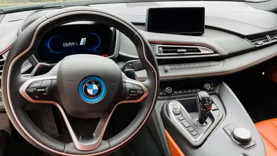BMW i8 Coupé — Hybride rechargeable sportif, 28'000 km, édition collector — Miniatur 16