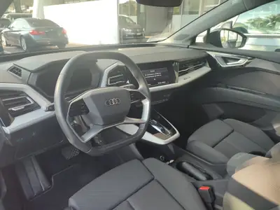 Audi Q4 Sportback e-tron 50 quattro — SUV électrique premium, 85'000 km seulement — tableau de bord
