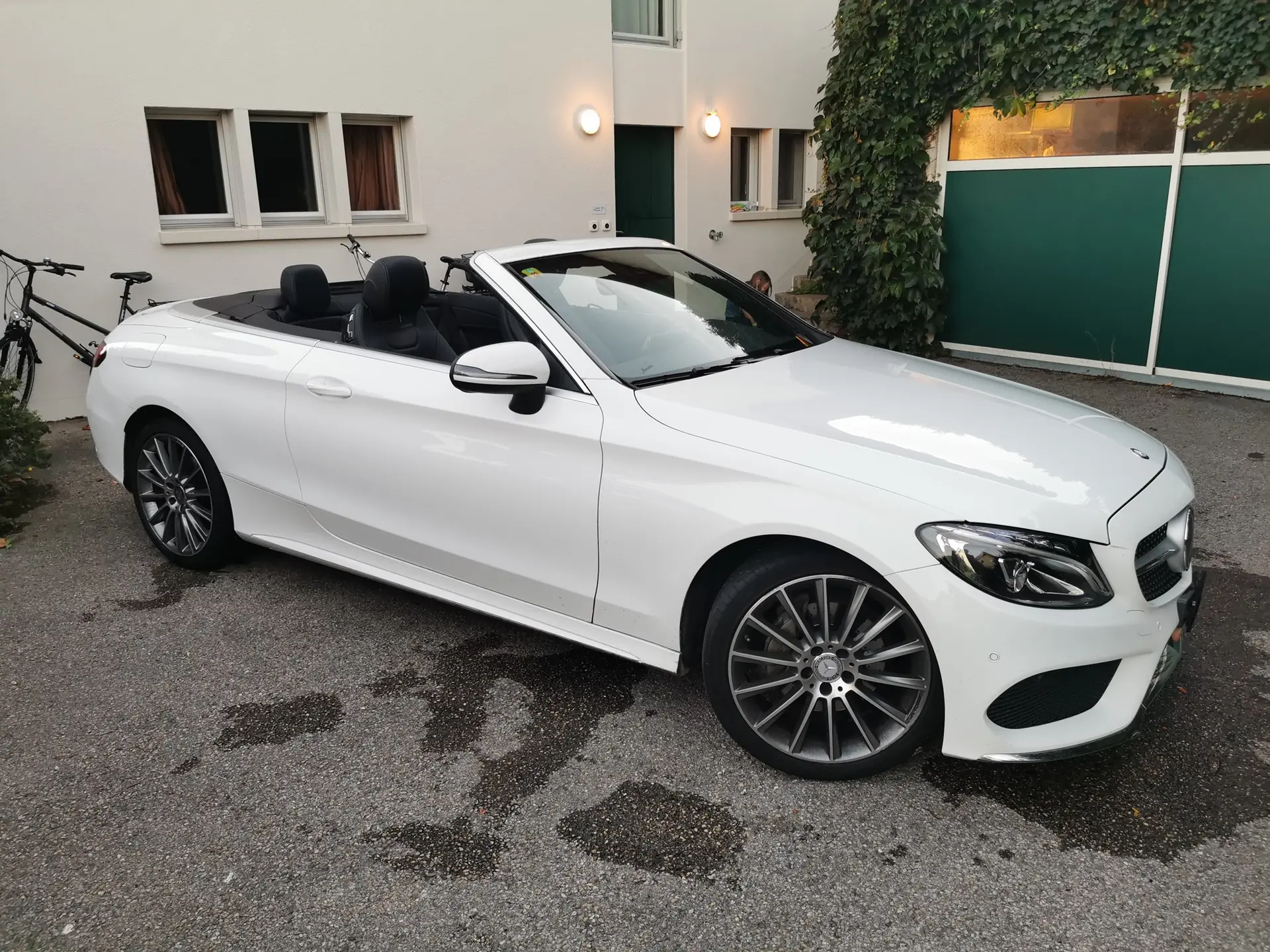 Mercedes-Benz C 200 Cabriolet AMG Line — Élégance décapotable, 4Matic robuste — Außenansicht