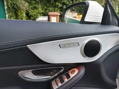 Mercedes-Benz C 200 Cabriolet AMG Line — Élégance décapotable, 4Matic robuste — Miniatur 11