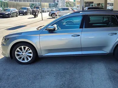 Skoda Superb Combi 2.0 TDi Ambition DSG — Break spacieux, diesel économe, fraîchement révisé — côté