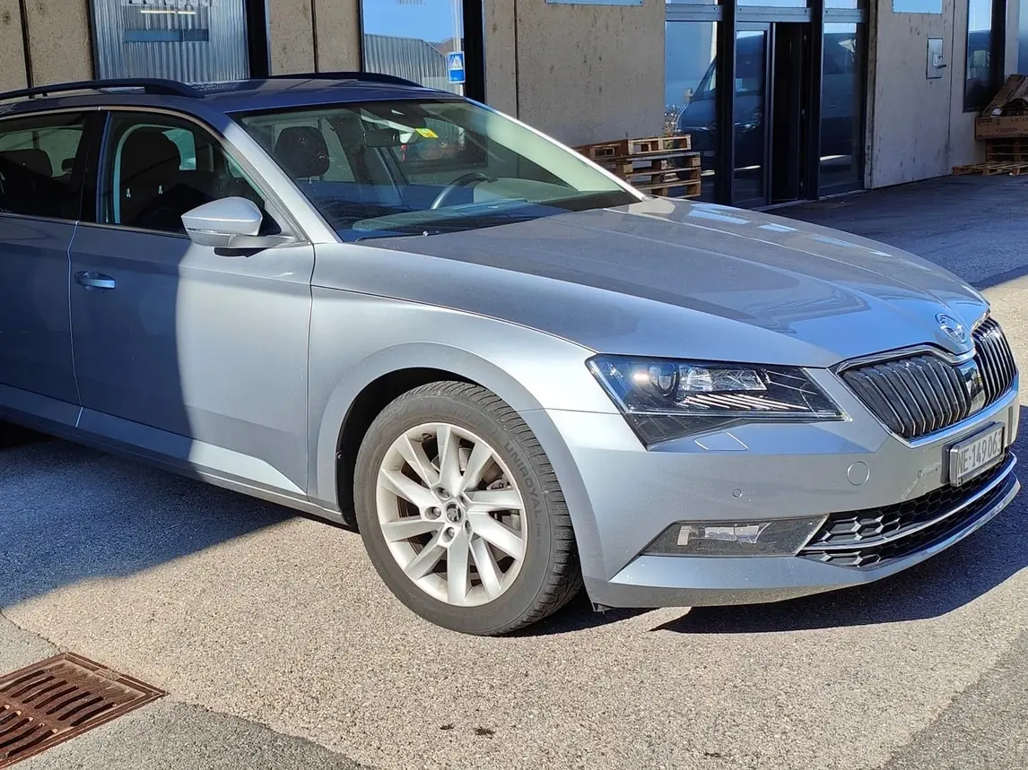 Skoda Superb Combi 2.0 TDi Ambition DSG — Break spacieux, diesel économe, fraîchement révisé