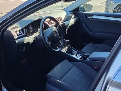 Skoda Superb Combi 2.0 TDi Ambition DSG — Break spacieux, diesel économe, fraîchement révisé — détail