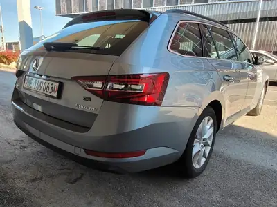 Skoda Superb Combi 2.0 TDi Ambition DSG — Break spacieux, diesel économe, fraîchement révisé — intérieur