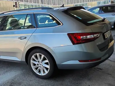 Skoda Superb Combi 2.0 TDi Ambition DSG — Break spacieux, diesel économe, fraîchement révisé — tableau de bord
