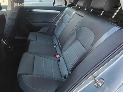 Skoda Superb Combi 2.0 TDi Ambition DSG — Break spacieux, diesel économe, fraîchement révisé — Miniature 8