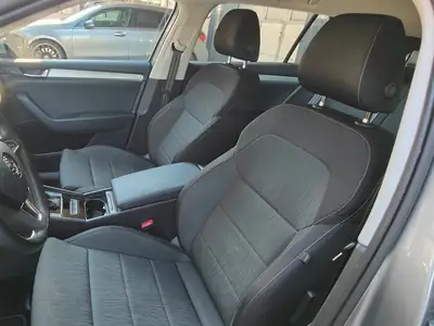 Skoda Superb Combi 2.0 TDi Ambition DSG — Break spacieux, diesel économe, fraîchement révisé — Miniature 7