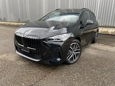 BMW 230e xDrive Active Tourer M Sport — Hybride rechargeable, 34 000 km, tout noir premium — exterior view
