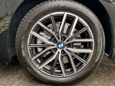 BMW 230e xDrive Active Tourer M Sport — Hybride rechargeable, 34 000 km, tout noir premium — detail