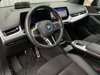 BMW 230e xDrive Active Tourer M Sport — Hybride rechargeable, 34 000 km, tout noir premium — Thumbnail 9