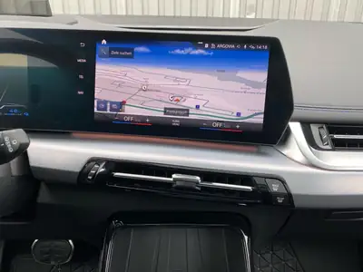 BMW 230e xDrive Active Tourer M Sport — Hybride rechargeable, 34 000 km, tout noir premium — Thumbnail 13
