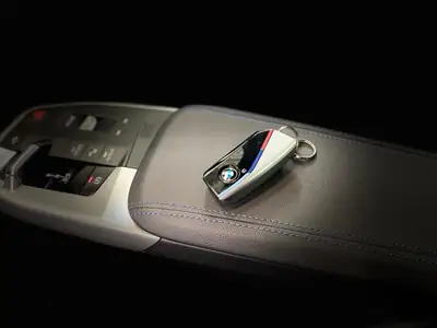 BMW 230e xDrive Active Tourer M Sport — Hybride rechargeable, 34 000 km, tout noir premium — Thumbnail 16