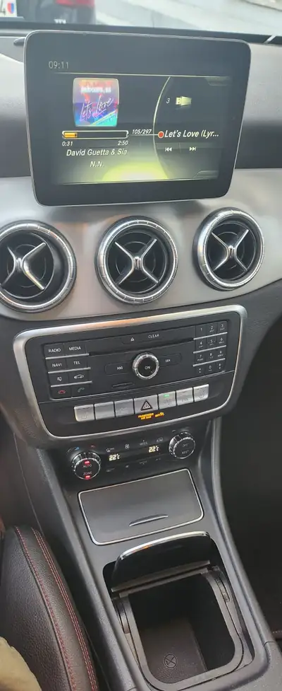 Mercedes-Benz CLA 200 Shooting Brake — Élégance break diesel 4Matic, 94'000 km — Miniatura 17