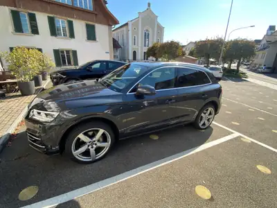 Audi Q5 55 TFSI e quattro — SUV hybride rechargeable, 115'000 km, design gris métallisé — fianco