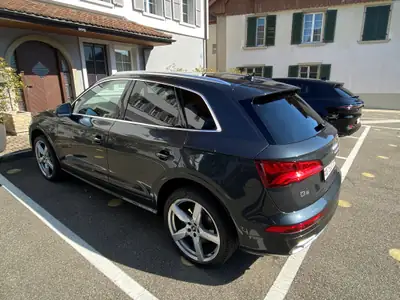 Audi Q5 55 TFSI e quattro — SUV hybride rechargeable, 115'000 km, design gris métallisé — interni