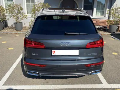 Audi Q5 55 TFSI e quattro — SUV hybride rechargeable, 115'000 km, design gris métallisé — cruscotto