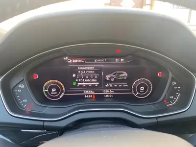 Audi Q5 55 TFSI e quattro — SUV hybride rechargeable, 115'000 km, design gris métallisé — Miniatura 16